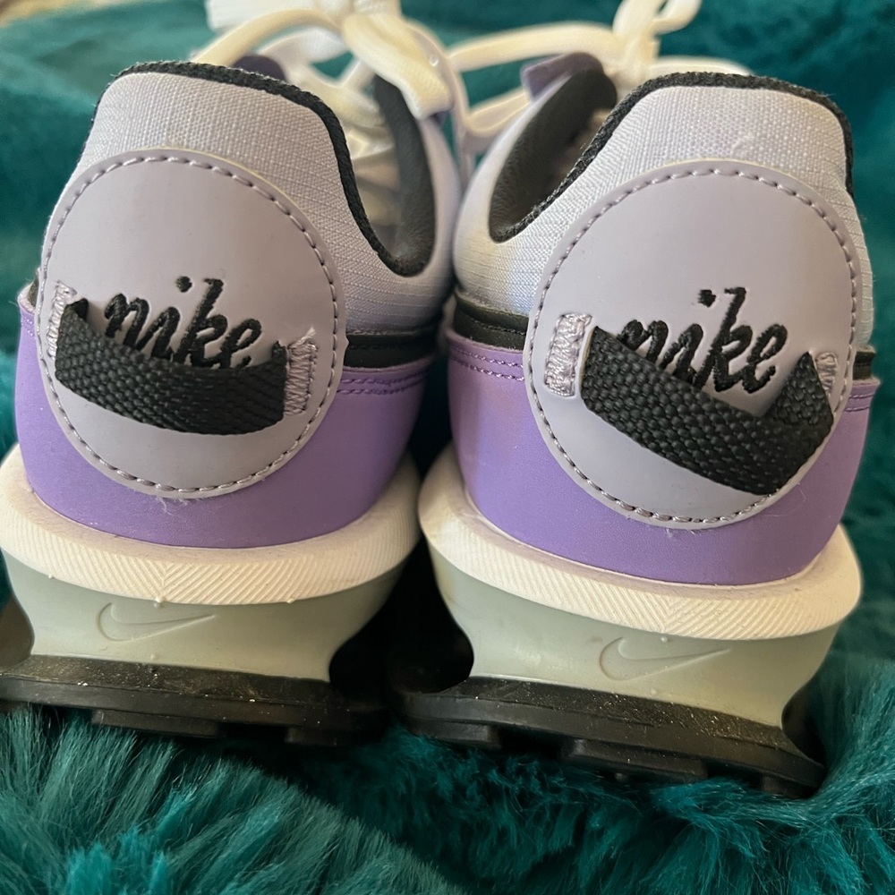 Nike tennis shoes - Picture 2 of 5